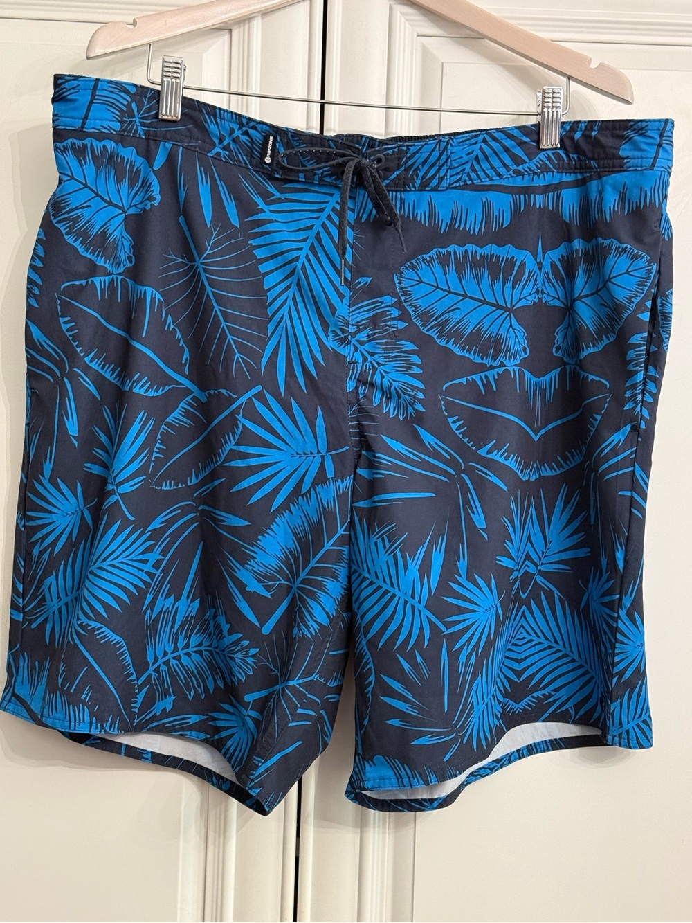 Ripzone Men's Size XL Navy and Blue Tropical Print Swim Trunks Beach Pool Lake